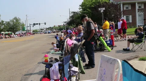 Getting ready for the 4th Parade 動画素材 51817846