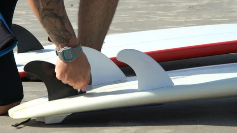 Getting ready for surf. 動画素材 93460868