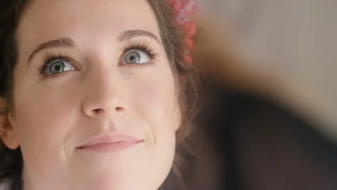 Getting Ready for a Wedding: Young bride smiles &amp; talks in makeup chair Video stock 120093360