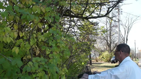 Getting up with a sore back 動画素材 925803