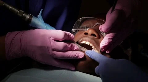 Getting Teeth Cleaned in the Dominican Republic Vídeos de archivo 40590177