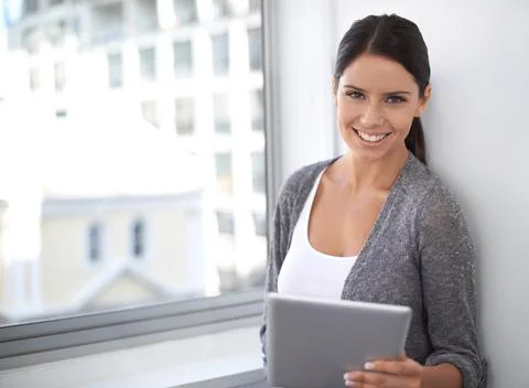 Getting work done even on my break. A gorgeous young business woman using her Foto stock