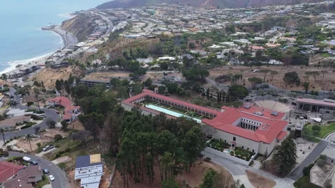 Getty Villa museum orbiting revealing Pacific Coast Highway and Malibu real esta Stock Footage 336438964