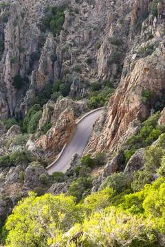 Gewundene Straße durch die Calanque de Piana, Korsika, Frankreich Winding .. Stock Photos