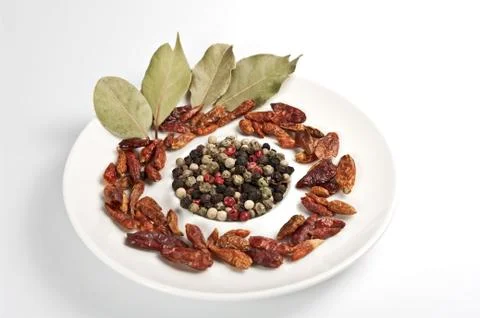 Gewürze auf einem Teller Stock Photos