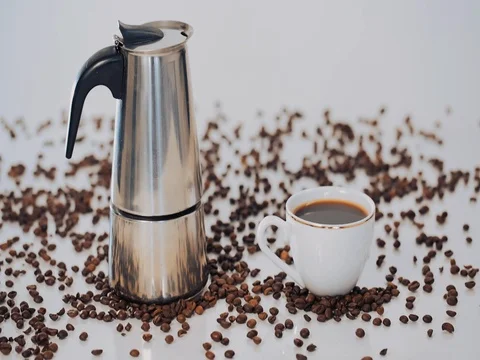 Geyser coffee maker, coffee Cup and coffee beans on white background. 스톡 동영상 73804166