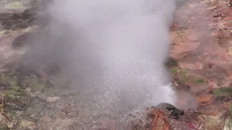 Geysir erupting Видео 31183710