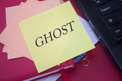 Ghost. Text on adhesive note paper. Event, celebration reminder message. Stockfoto's