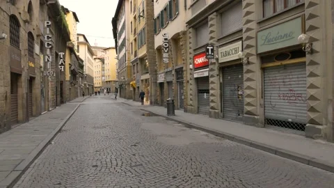 Ghost town, shops closed and empty streets, during Covid-19 pandemic lockdown. Vídeo Stock 144436825