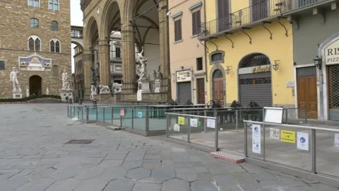 Ghost town, shops closed and empty streets, during Covid-19 pandemic lockdown. 库存影片 144437477