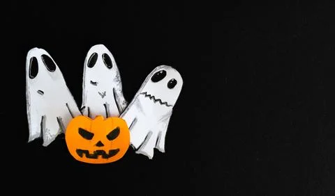 Ghosts playing at scaring, coming out from behind a horrifying pumpkin. Illustrazione stock