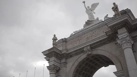 Giant arch with statues and a cloudy sky Stock Footage 102907204