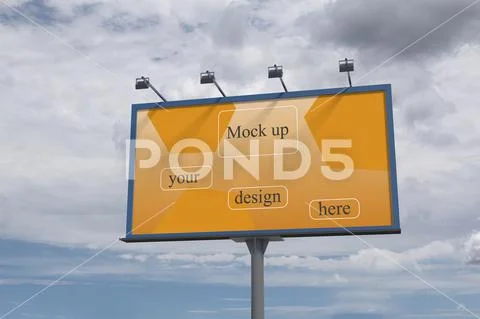 Giant blank sign on a blue sky with clouds mock up PSD-sjabloon