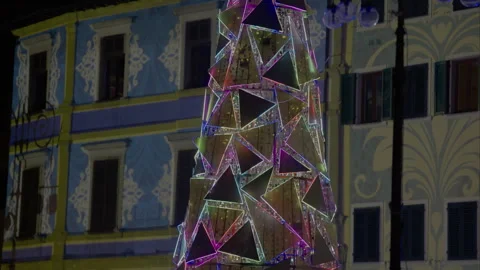 – Giant bright tree in slow motion in Christmas town. Stock Footage 300203039