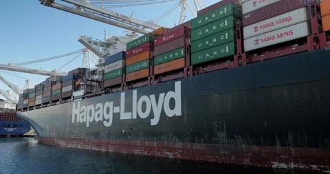 Giant Cargo ship full of containers in shipyard Vídeos de archivo 95385184