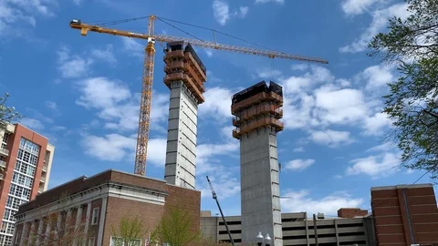 Giant crane in operation 스톡 동영상 107421743