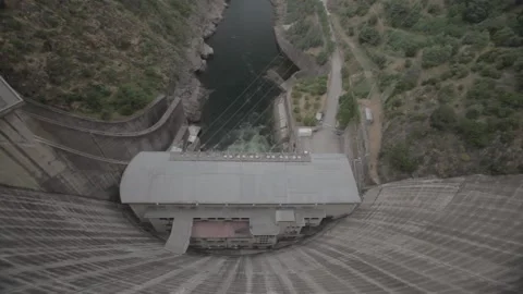Giant dam on the river Stockbeeldmateriaal 149124074