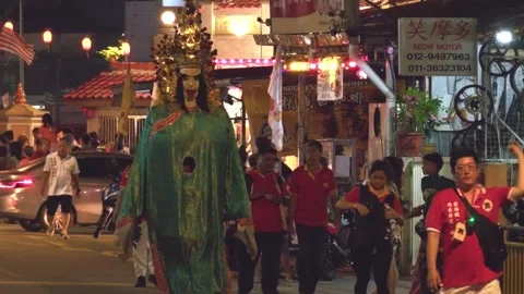 Giant Deities Parade Figures Walking in Taoist Night Procession Видео 343398062