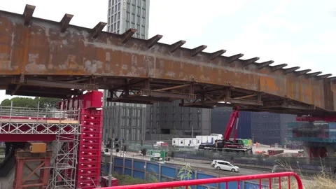 Giant HS2 bridge being installed in Birmingham Vidéo 315107471