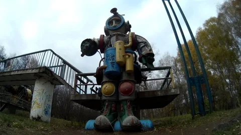 Giant mechanical astronaut robot moving head in the park. Ukraine Khmelnytskyi Stock Footage 70061184