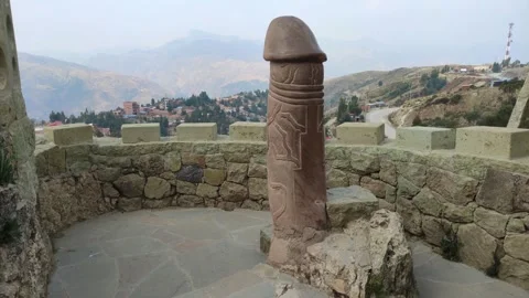 Giant phallic statue at "Morada de los dioses" near Cusco, Peru. 스톡 동영상 288534361