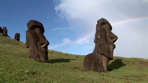 The giant sculptures Rapa Nui of the Easter Island Stockbeeldmateriaal 75013398