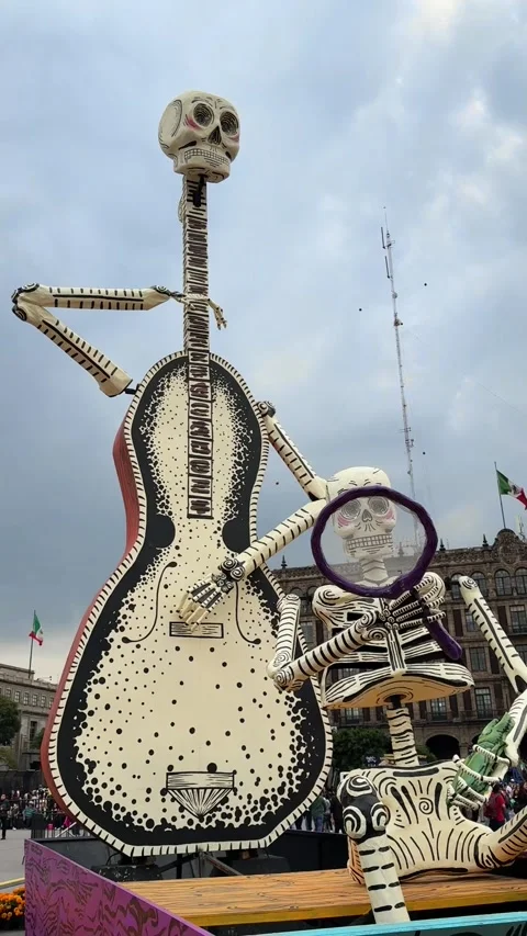 Giant skeleton sculpture with guitar on display during Day of the Dead Stock-Footage 292736348