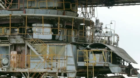 Giant stacker (absetzer) in sand pit near Voskresensk, Russia 库存影片 52535163
