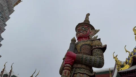 Giant statue of the devil guardian of Wat Phra Kaew. Video stock 276311505