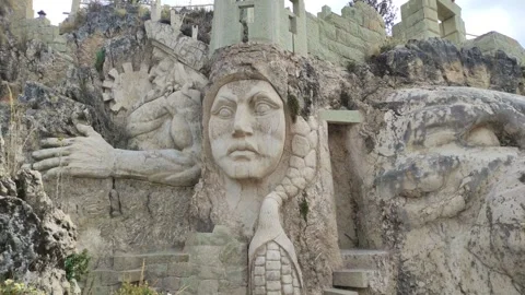 Giant statues at  "Morada de los dioses" near Cusco, Peru. Vidéo 288534247