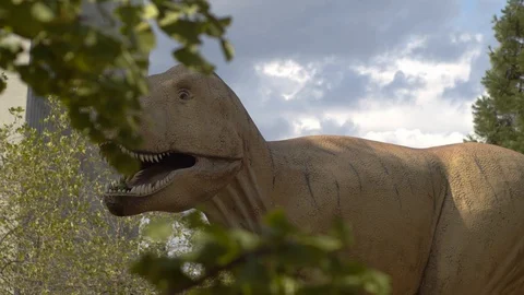 Giant T-Rex statue in park of Frankfurt in front of Senckenberg Museum 動画素材 127828127