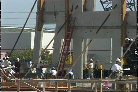 GIANT WALLS INTO PLACE Video stock 1049481