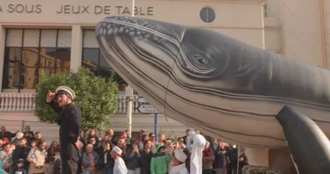 Giant whale float at Fete du Citron parade in Menton slow motion Stock-Footage 331194456