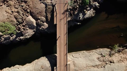 Gibb River Road Runner 動画素材 253146596