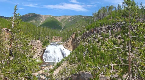 Gibbon Falls in Yellowstone Video stock 34285181