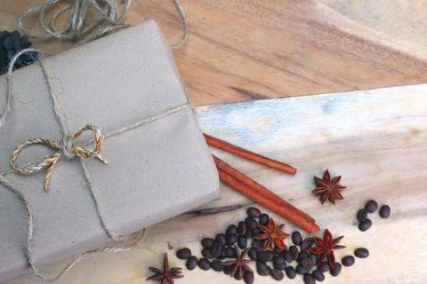Gift box and rustic decorations Foto stock