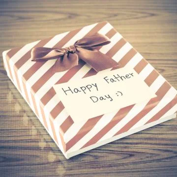 Gift box with card write happy father day 스톡 사진