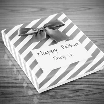 Gift box with card write happy father day black and white color tone style Foto stock