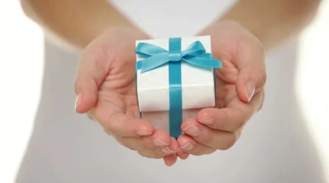 Gift box in female hands Video stock 20500804