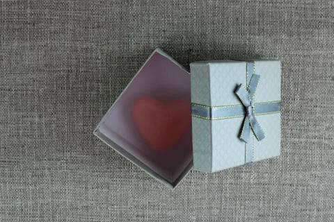 Gift box with a heart inside Foto stock