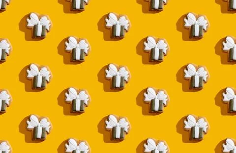 Gift box pattern yellow seamless background cookie Foto stock