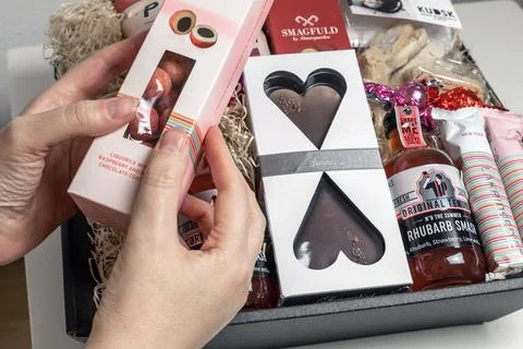 Gift box with various chocolates and snacks. Foto stock