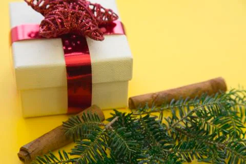 A gift box on a yellow background Foto stock