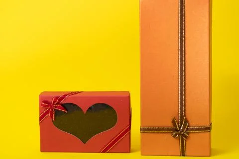 Gift box on yellow background Fotos Stock