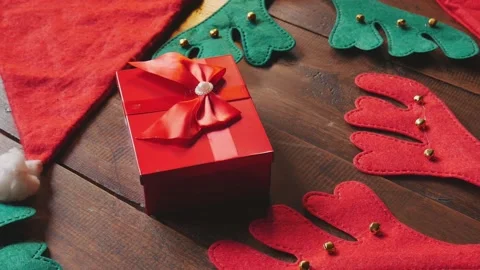 Gift boxes and santa hats on christmas day 動画素材 142002805