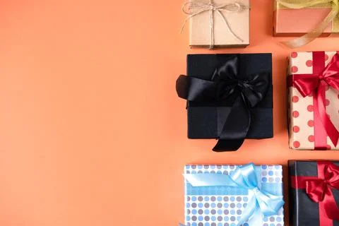 Gift boxes are beautifully packaged on a colored background. Stock-Fotos
