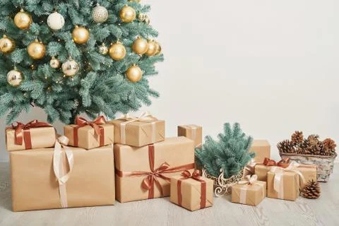Gift boxes christmas tree background. Luxury New Year gift. Merry Christmas b Foto stock