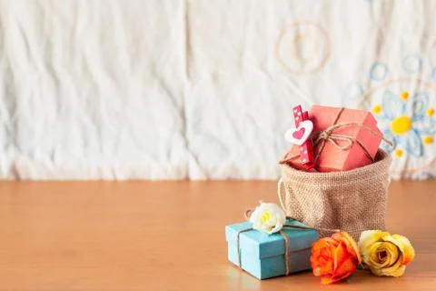 Gift on the desk. Stock-Fotos