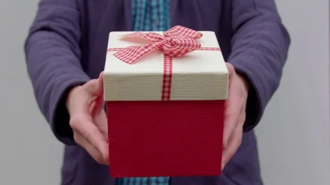A gift in men's hands. Video stock 76671681