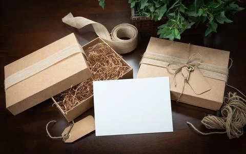 Gift Packaging Boxes Mock Up with Jute String, Blank Card and Tags with Sma.. Illustrazione stock